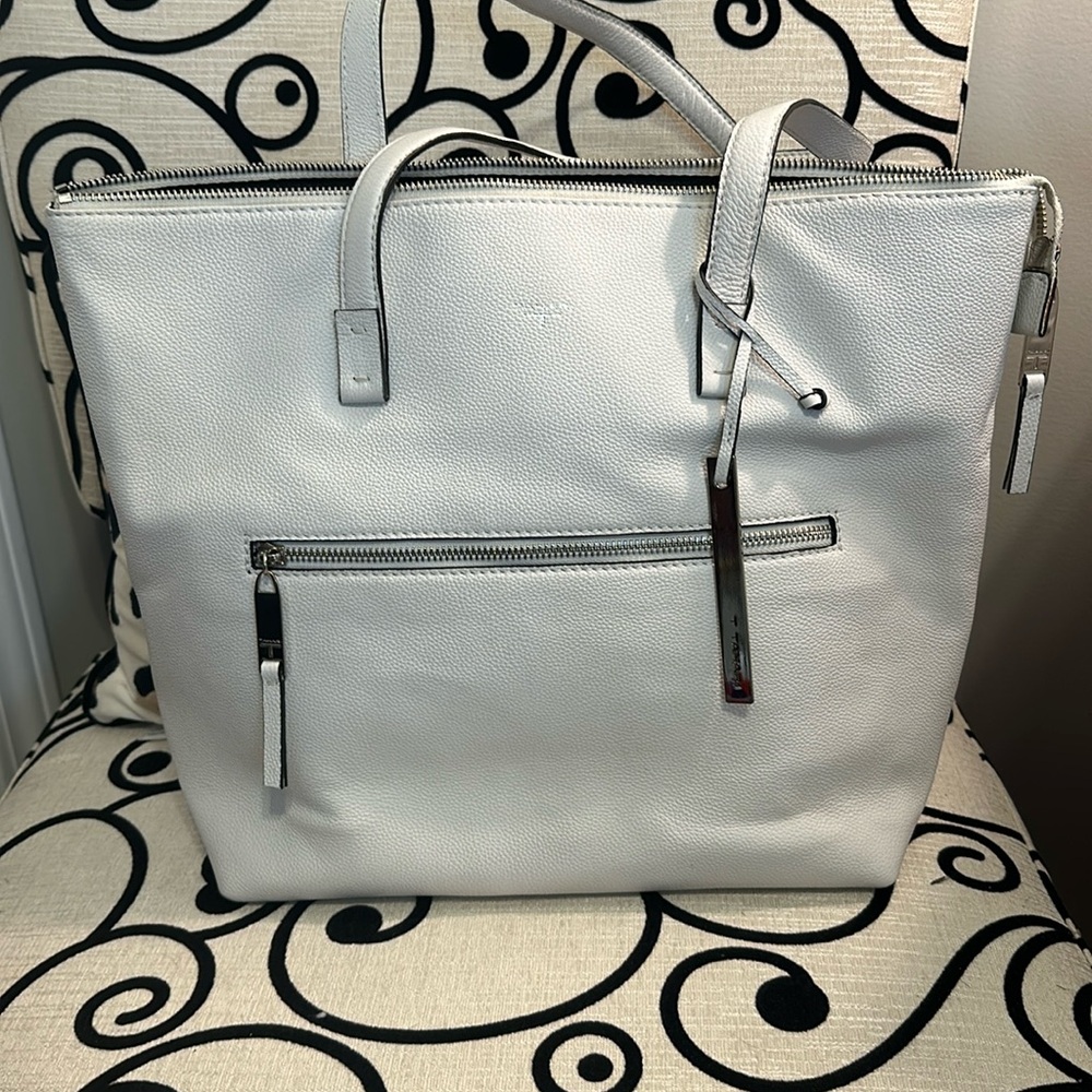 Large shoulder bag tote in white vinyl with zippers and lots of storage